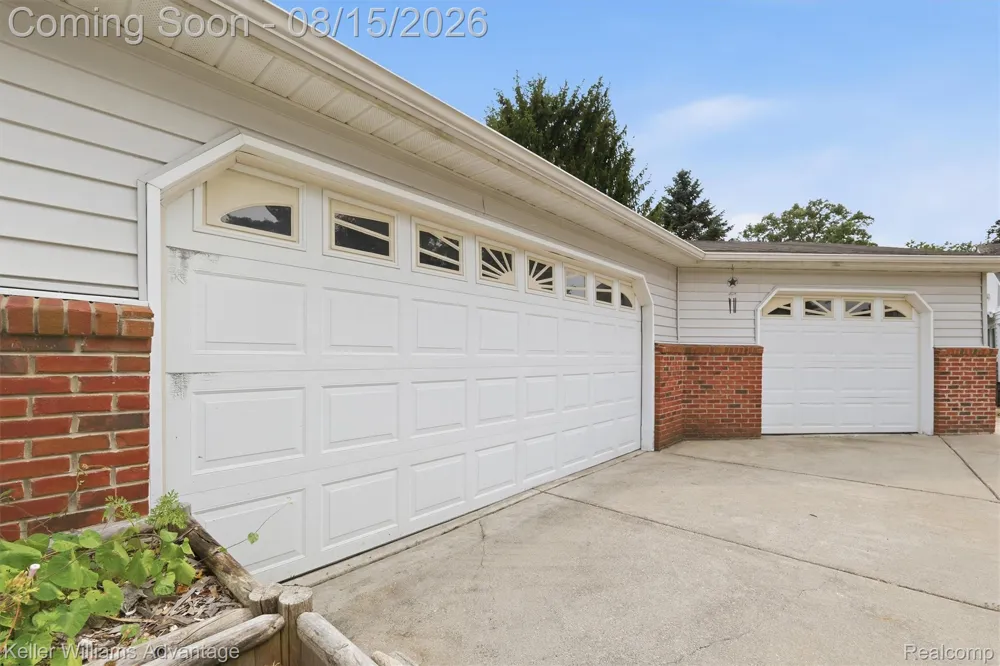 701 Arttdale Drive White Lake Charter Township, MI 48383