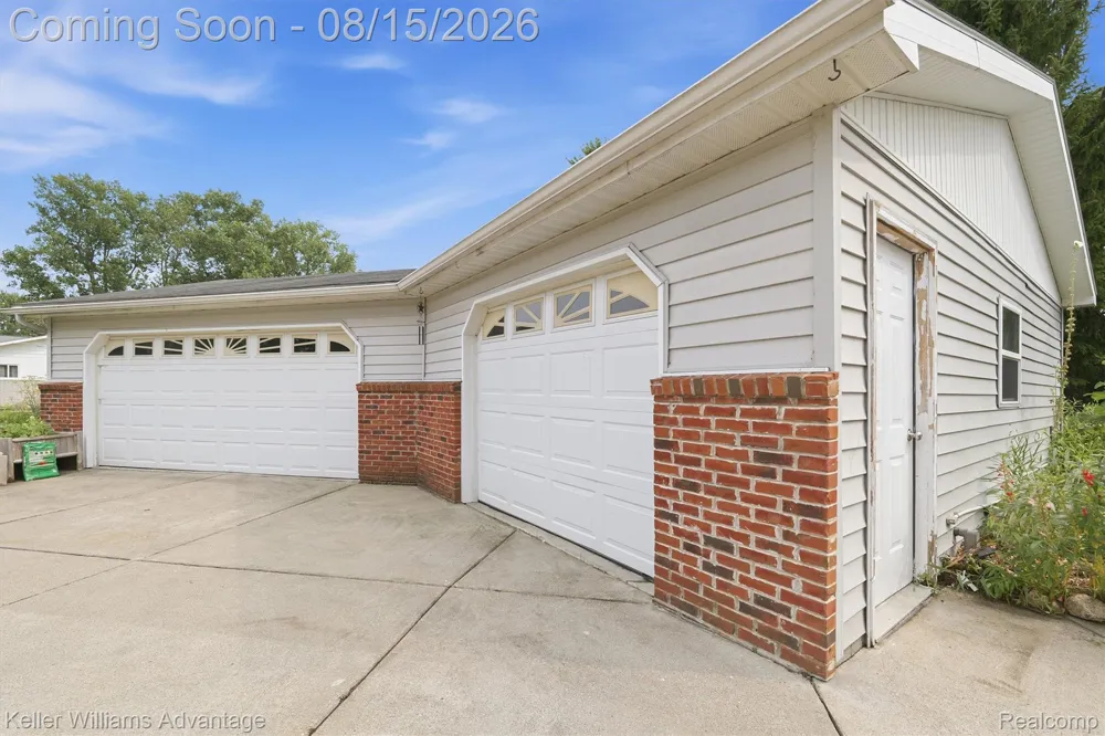 701 Arttdale Drive White Lake Charter Township, MI 48383