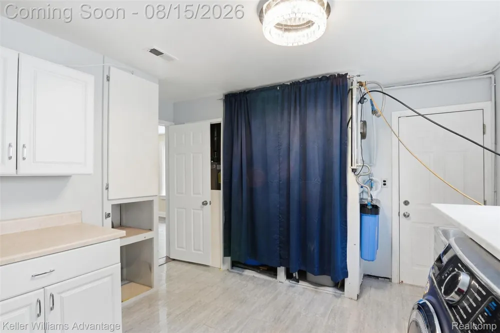 701 Arttdale Drive White Lake Charter Township, MI 48383