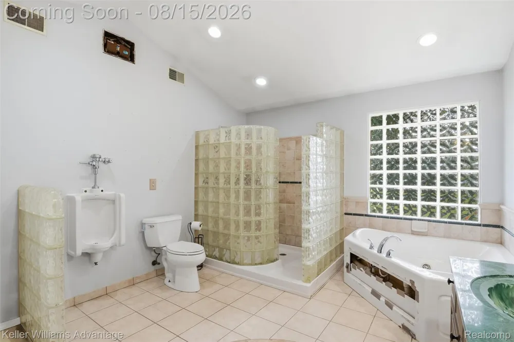 701 Arttdale Drive White Lake Charter Township, MI 48383