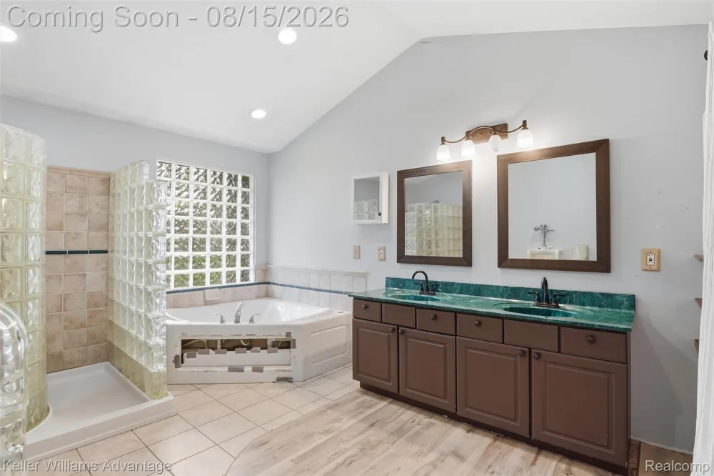 701 Arttdale Drive White Lake Charter Township, MI 48383