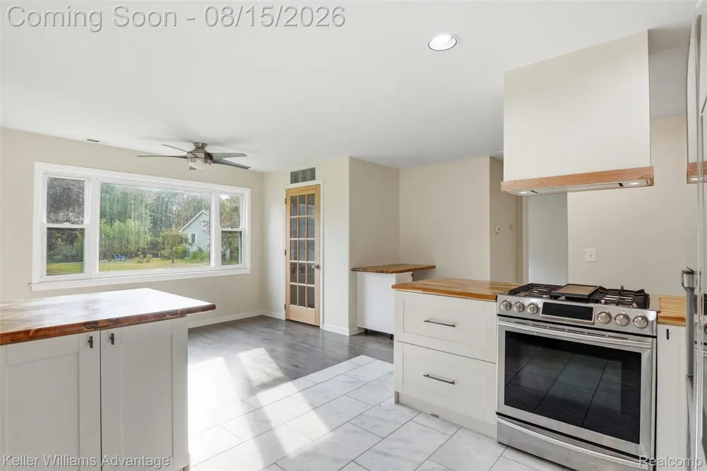 701 Arttdale Drive White Lake Charter Township, MI 48383