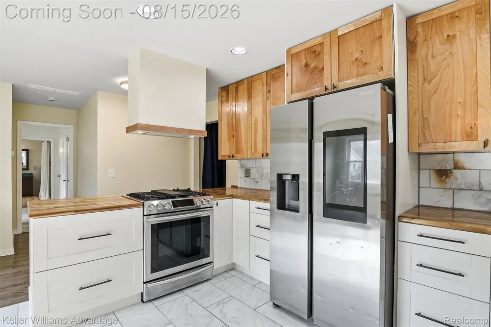 701 Arttdale Drive White Lake Charter Township, MI 48383