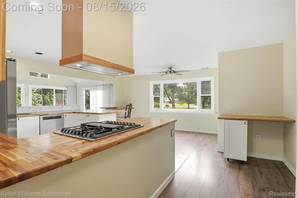 701 Arttdale Drive White Lake Charter Township, MI 48383