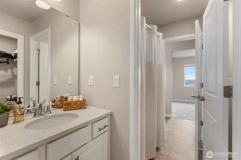 6651 S 298th Place Auburn, WA 98001