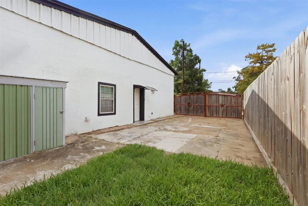 324 Johnson Street #B Pasadena, TX 77506