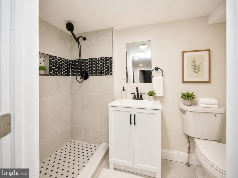 2834 OAKFORD AVENUE Baltimore, MD 21215
