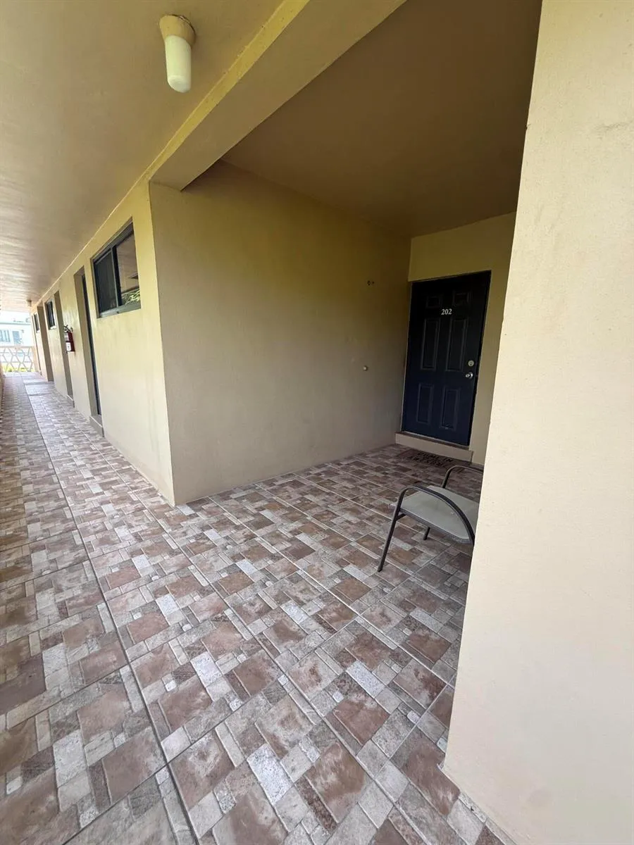 3208 SE 11TH STREET #202 Pompano Beach, FL 33062
