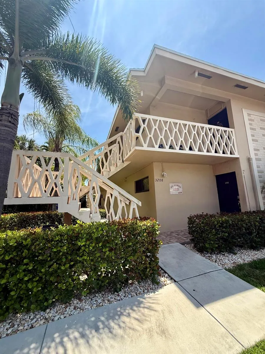 3208 SE 11TH STREET #202 Pompano Beach, FL 33062