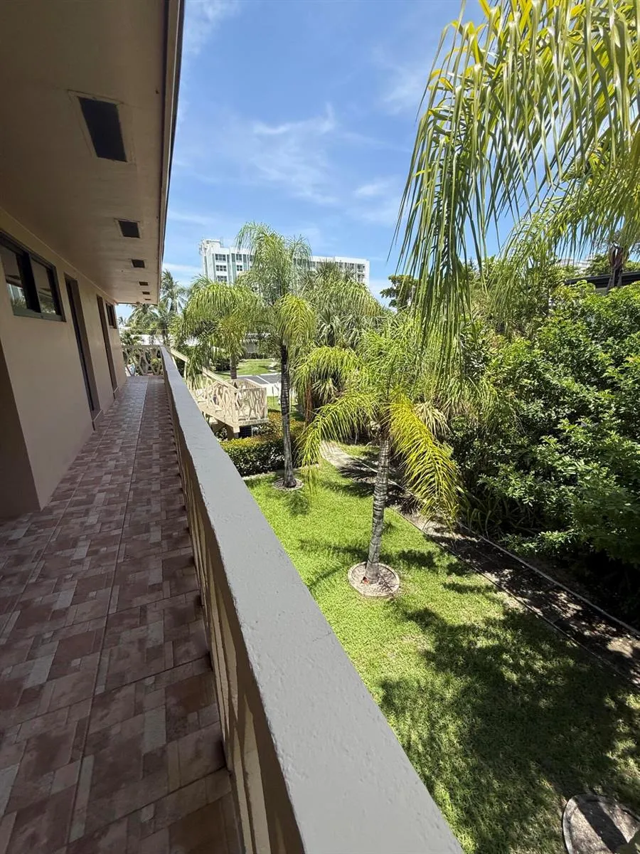 3208 SE 11TH STREET #202 Pompano Beach, FL 33062