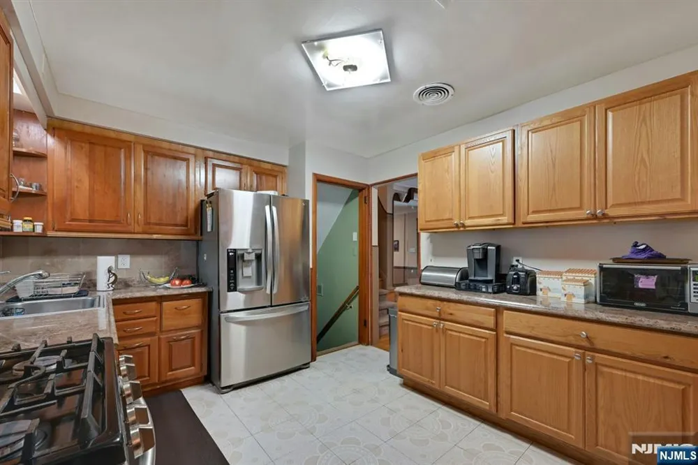 340 Graphic New Milford, NJ 07646