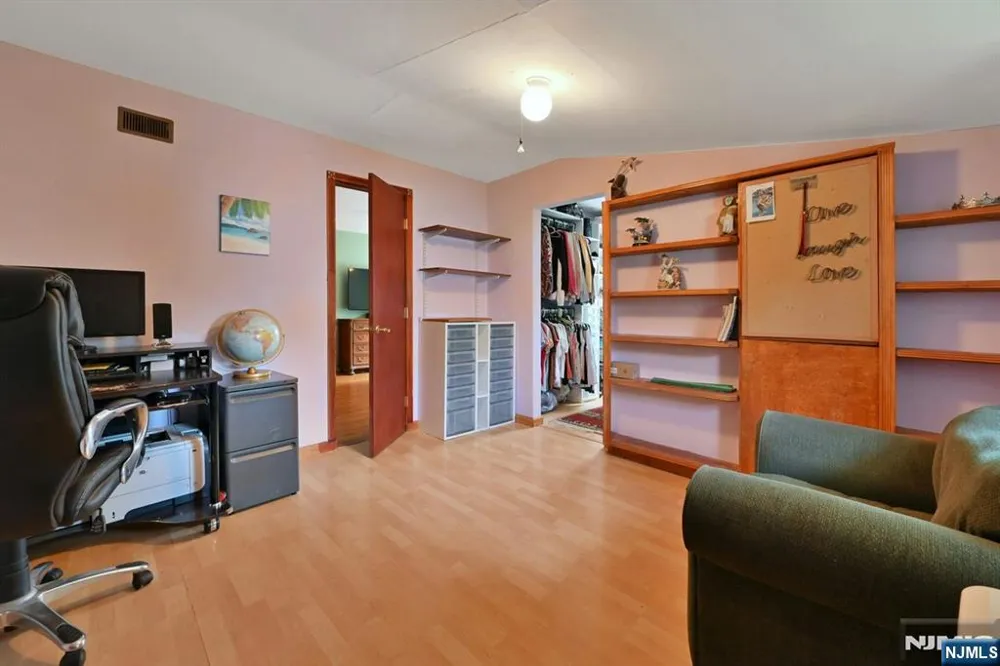340 Graphic New Milford, NJ 07646