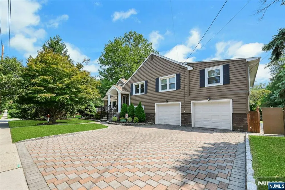 340 Graphic New Milford, NJ 07646