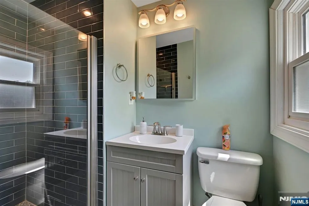 340 Graphic New Milford, NJ 07646