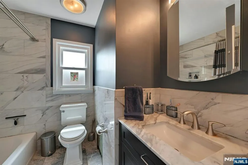 340 Graphic New Milford, NJ 07646