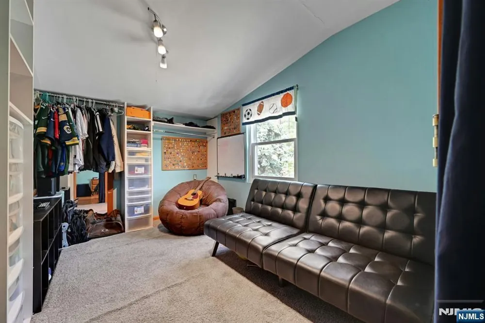 340 Graphic New Milford, NJ 07646