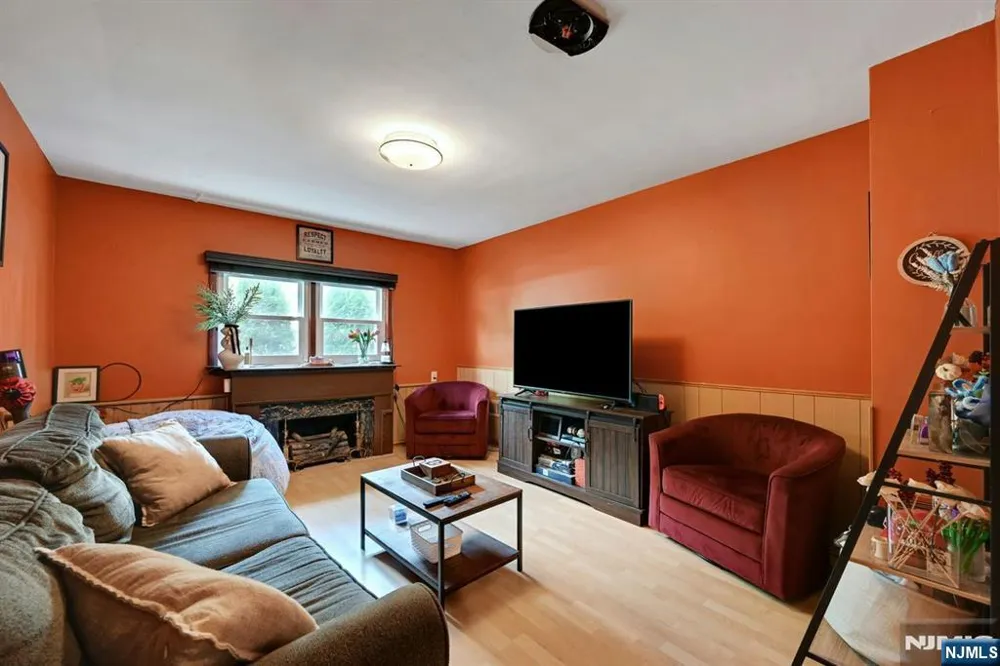 340 Graphic New Milford, NJ 07646
