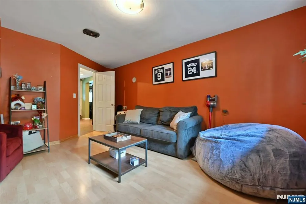 340 Graphic New Milford, NJ 07646
