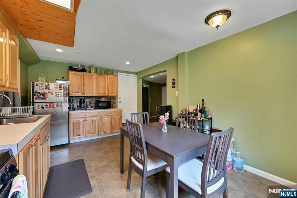 340 Graphic New Milford, NJ 07646