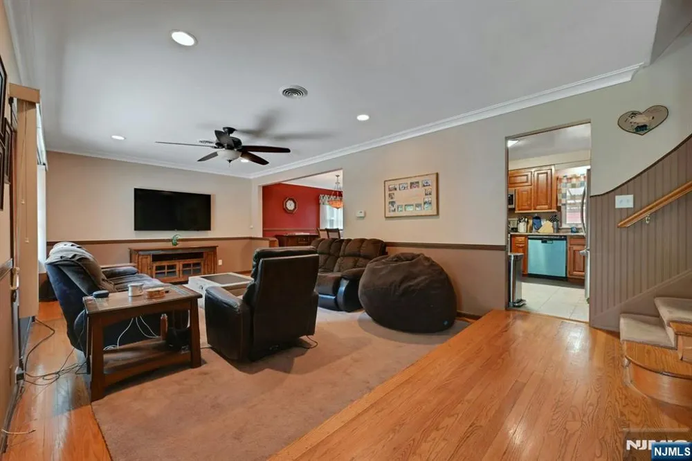 340 Graphic New Milford, NJ 07646