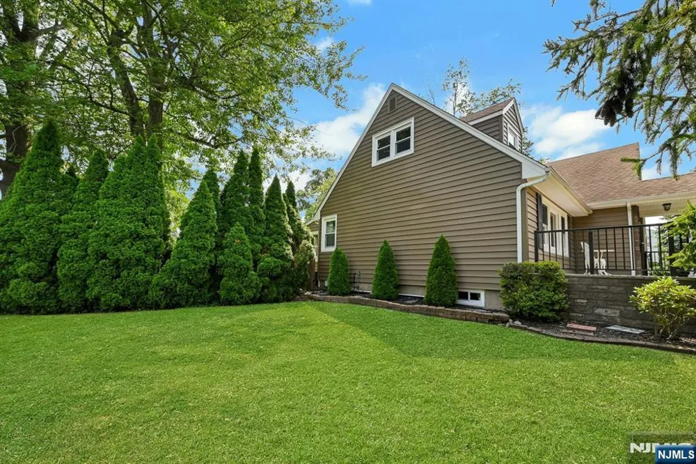 340 Graphic New Milford, NJ 07646