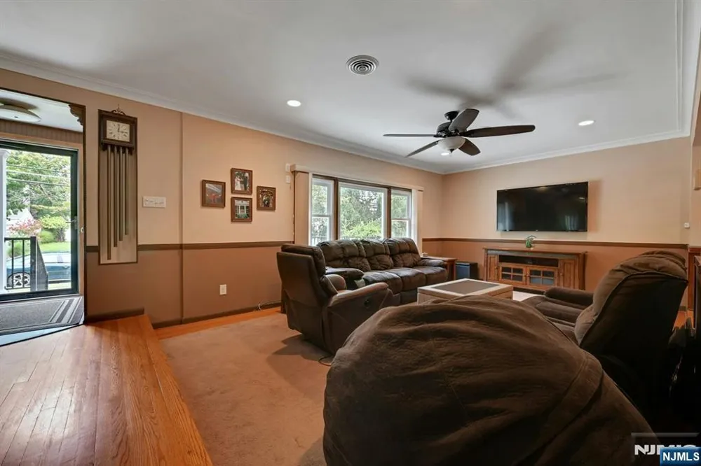 340 Graphic New Milford, NJ 07646