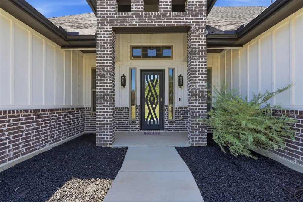 125 County Road 4865 Azle, TX 76020