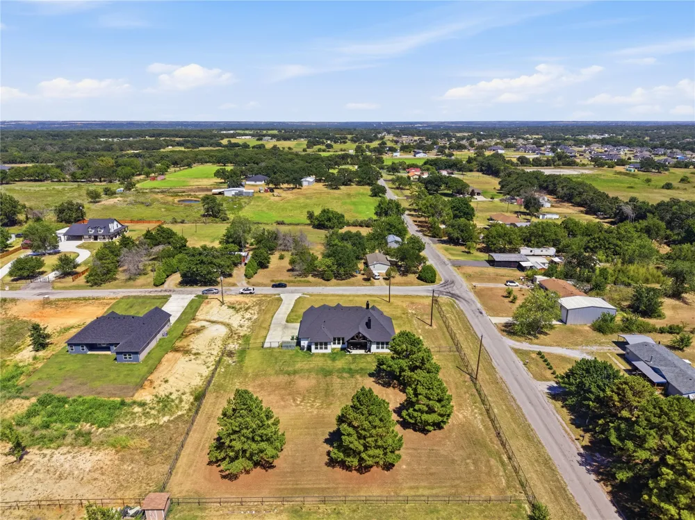 125 County Road 4865 Azle, TX 76020