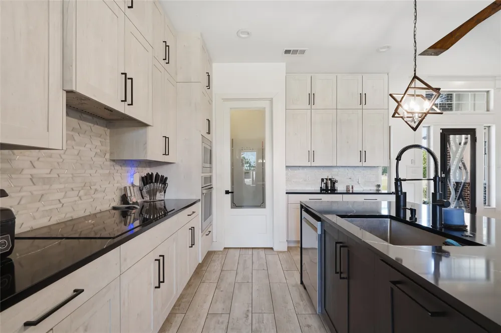 125 County Road 4865 Azle, TX 76020