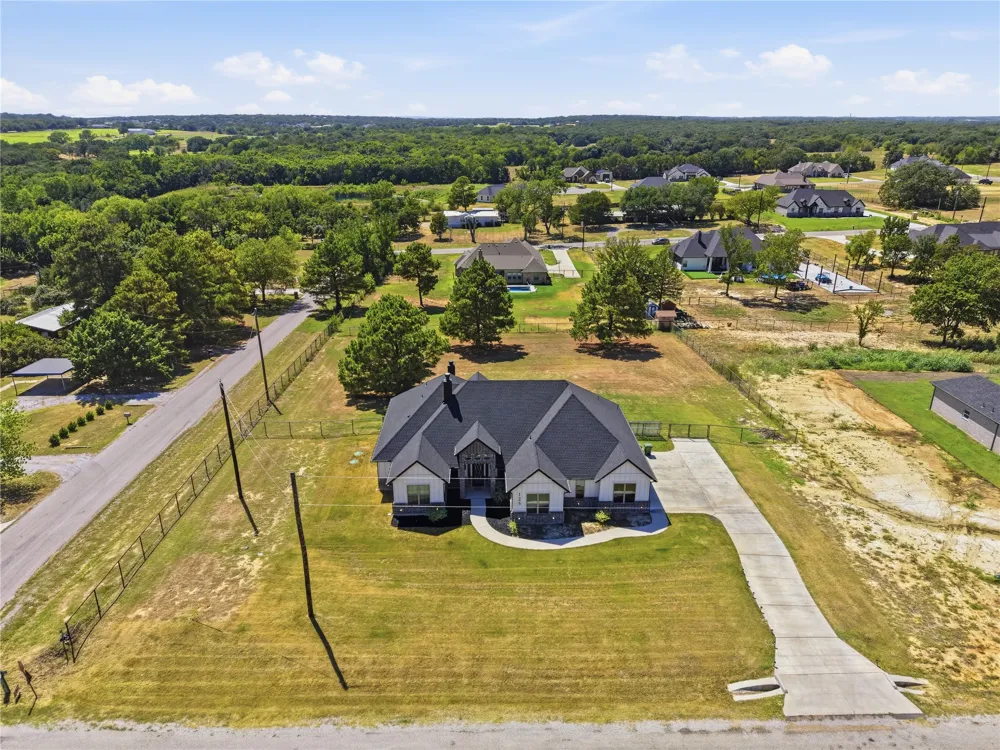 125 County Road 4865 Azle, TX 76020