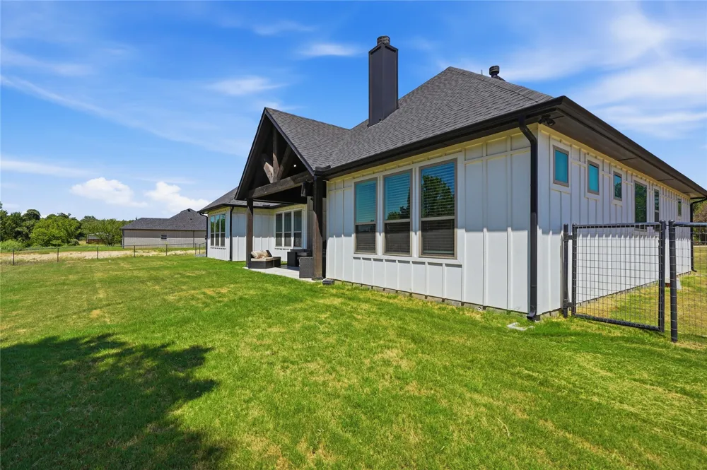 125 County Road 4865 Azle, TX 76020