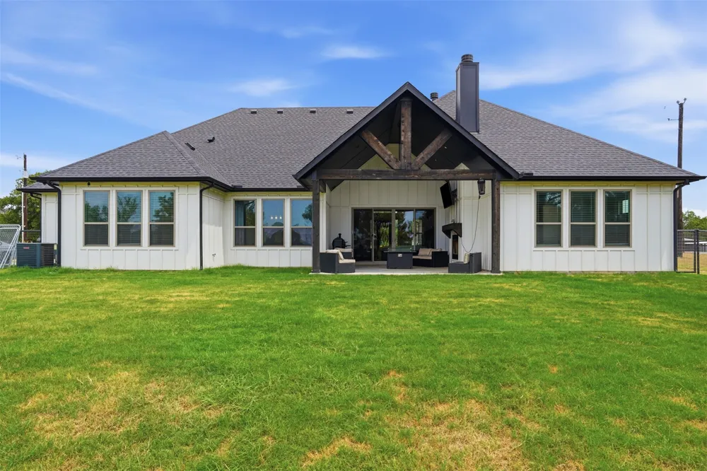 125 County Road 4865 Azle, TX 76020