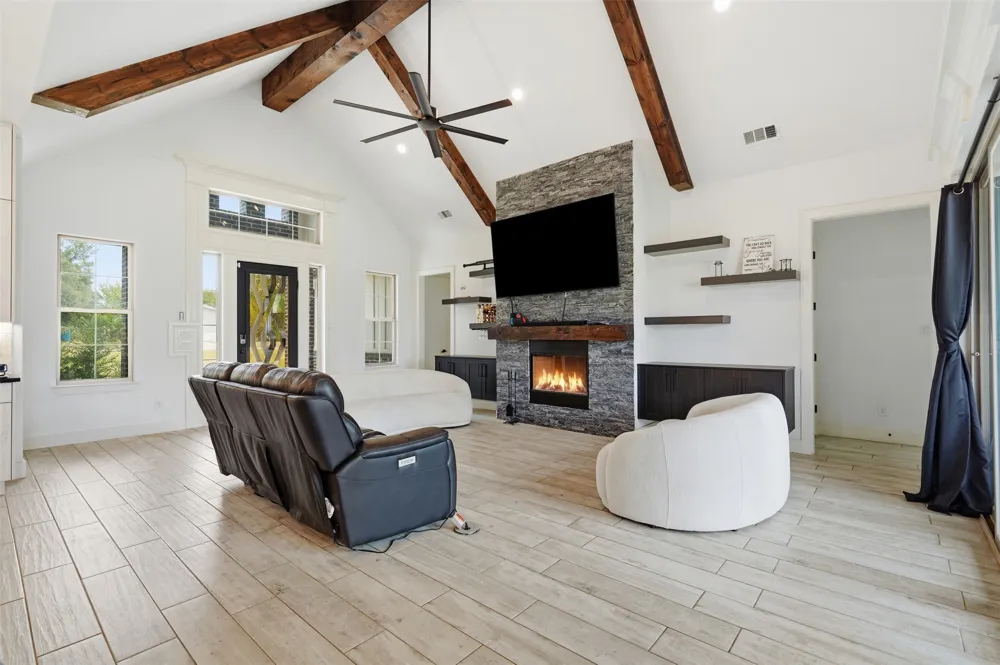 125 County Road 4865 Azle, TX 76020