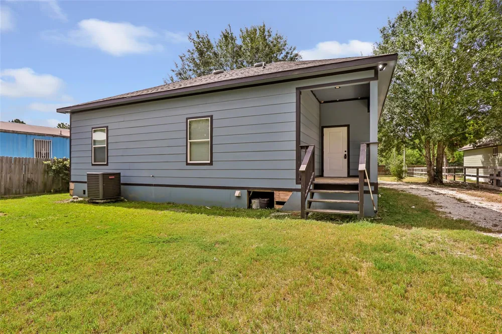 1031 County Road 3404 Cleveland, TX 77327