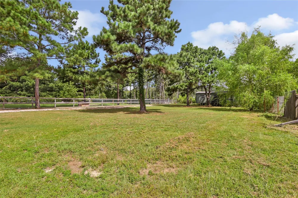 1031 County Road 3404 Cleveland, TX 77327
