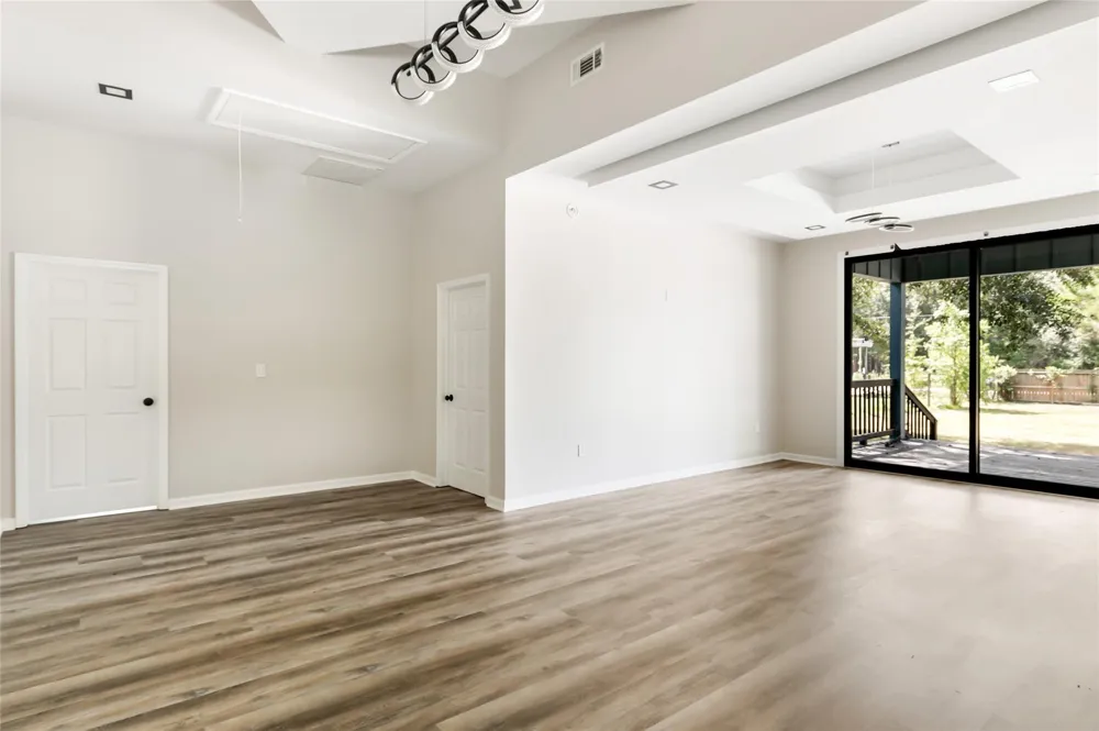 1031 County Road 3404 Cleveland, TX 77327