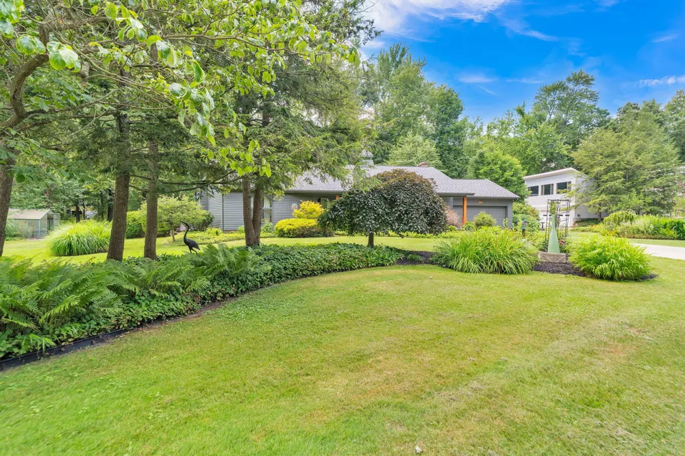 93 Lynwood Drive Battle Creek, MI 49015