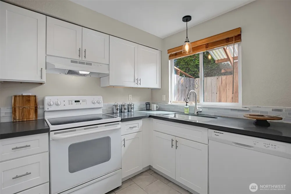 212 SW 146th Street #105 Burien, WA 98166