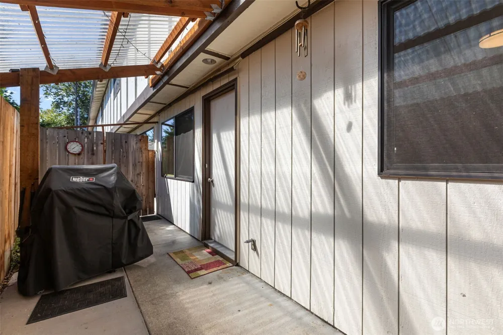 212 SW 146th Street #105 Burien, WA 98166