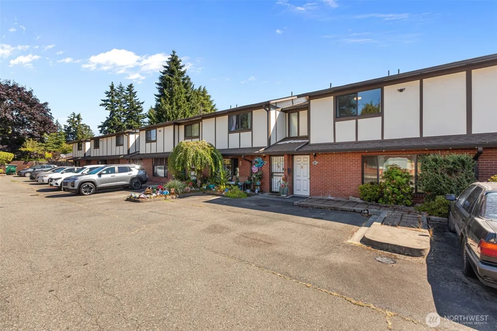 212 SW 146th Street #105 Burien, WA 98166