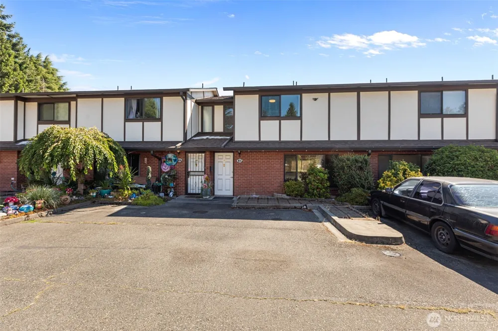 212 SW 146th Street #105 Burien, WA 98166