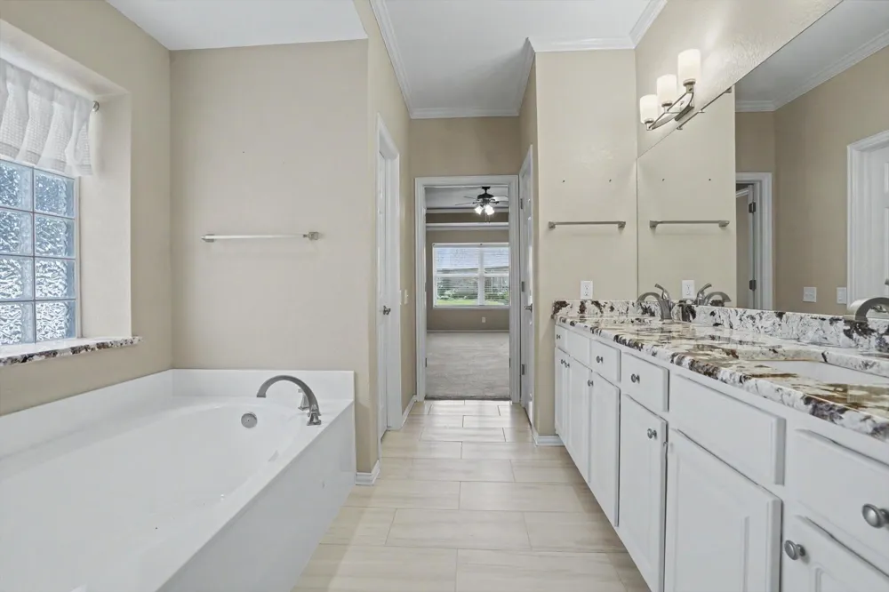 412 Forest Ridge Boulevard Broken Arrow, OK 74014