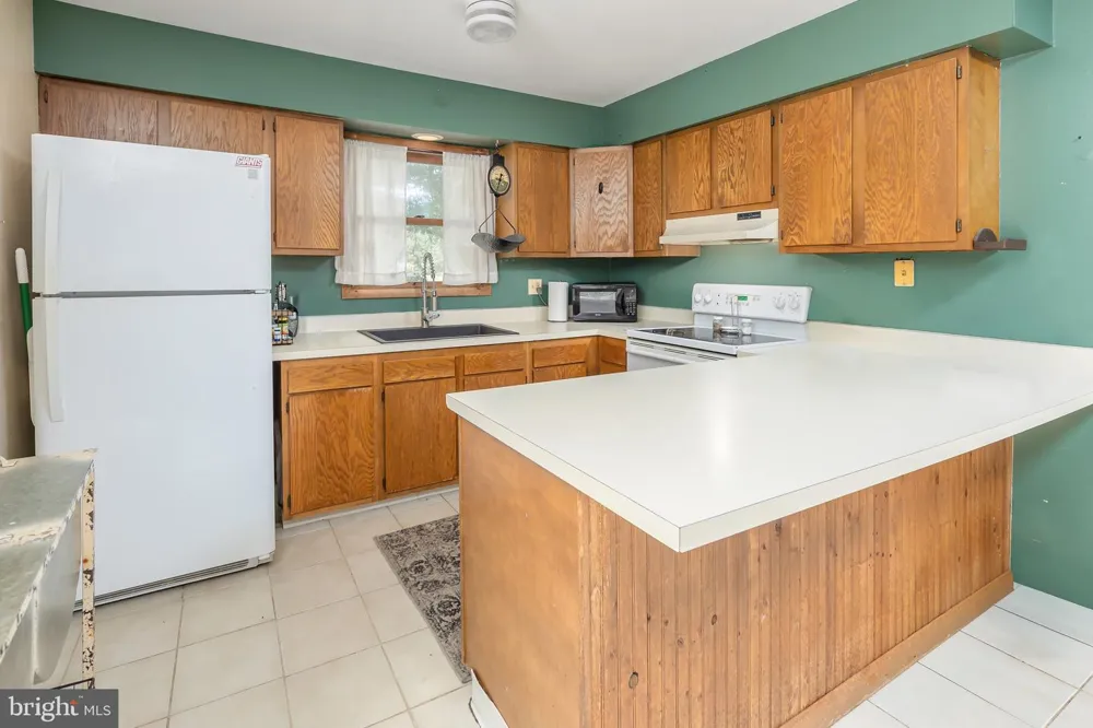 328 GARDEN AVENUE Clayton, NJ 08312