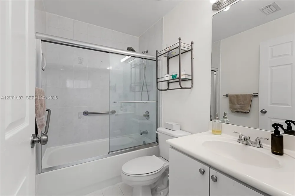 6142 NW 115th Pl #324 Doral, FL 33178