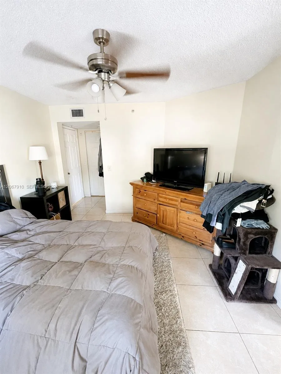 2457 Centergate Dr #203 Miramar, FL 33025