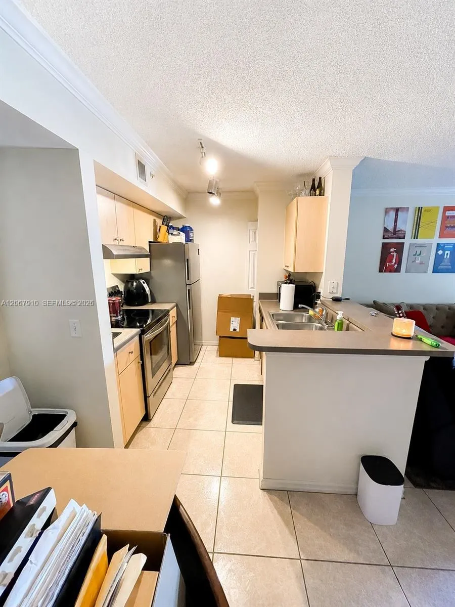 2457 Centergate Dr #203 Miramar, FL 33025