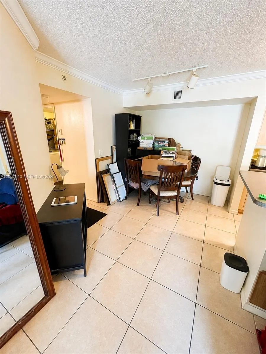 2457 Centergate Dr #203 Miramar, FL 33025