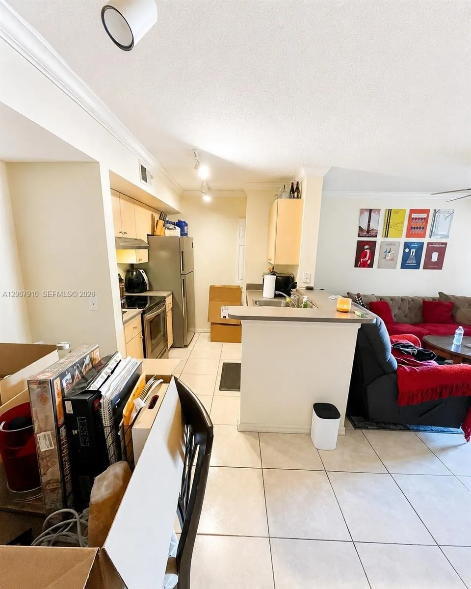 2457 Centergate Dr #203 Miramar, FL 33025