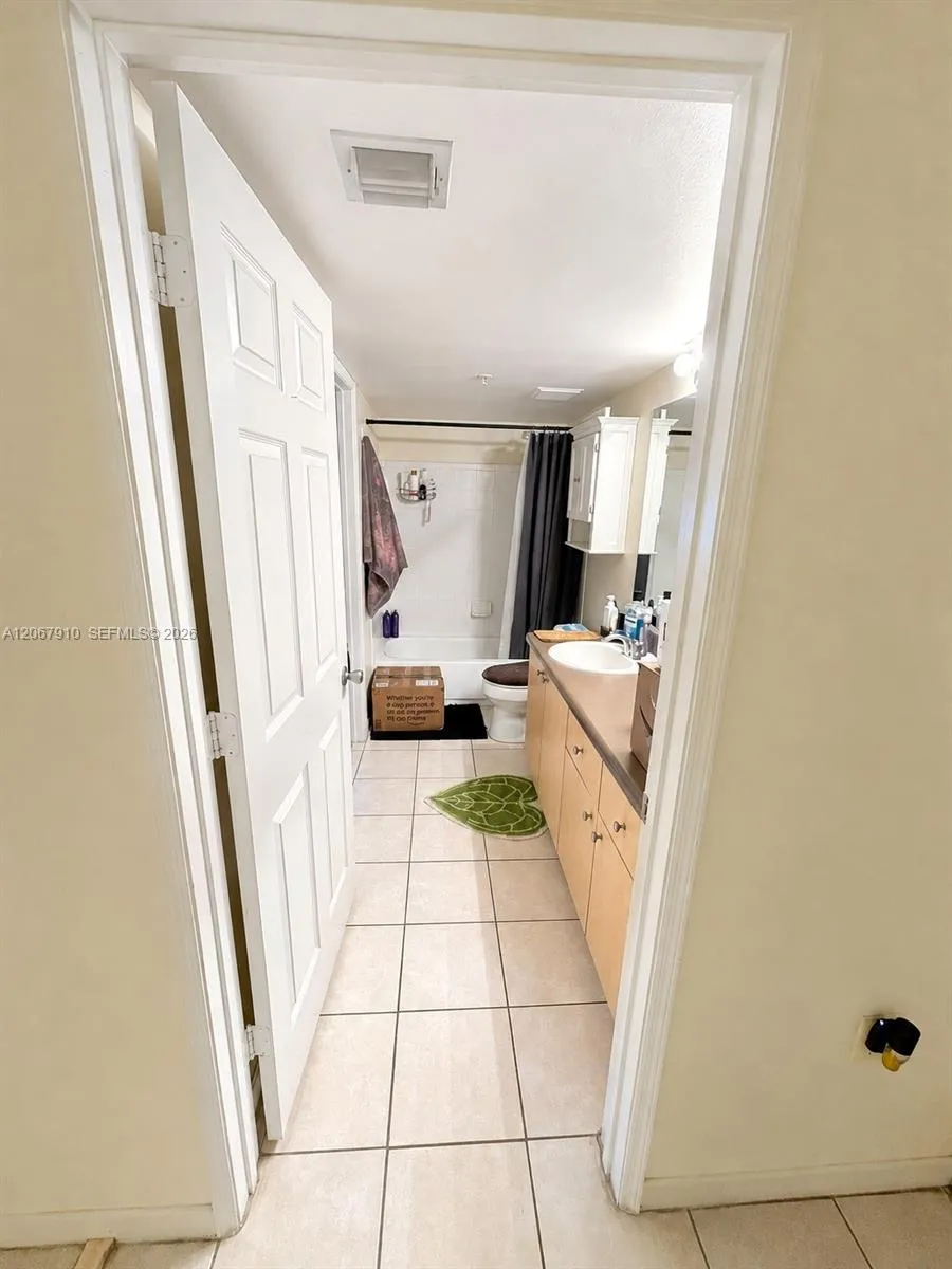 2457 Centergate Dr #203 Miramar, FL 33025