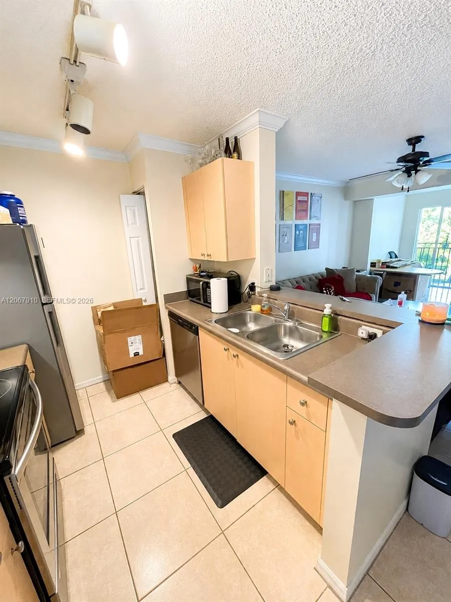 2457 Centergate Dr #203 Miramar, FL 33025